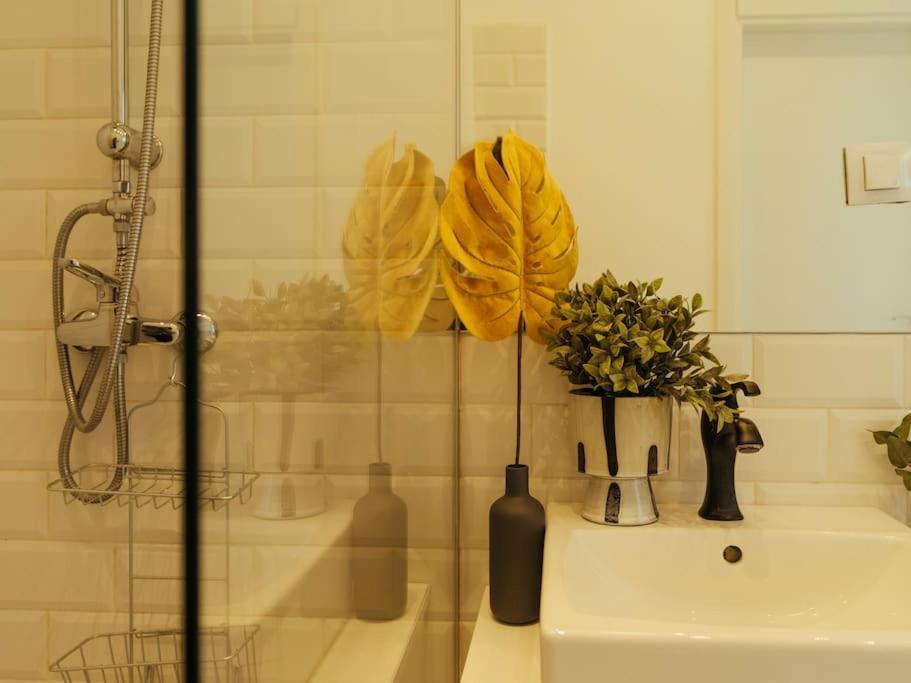 Old Town View - Boutique Apartment Bucarest Esterno foto